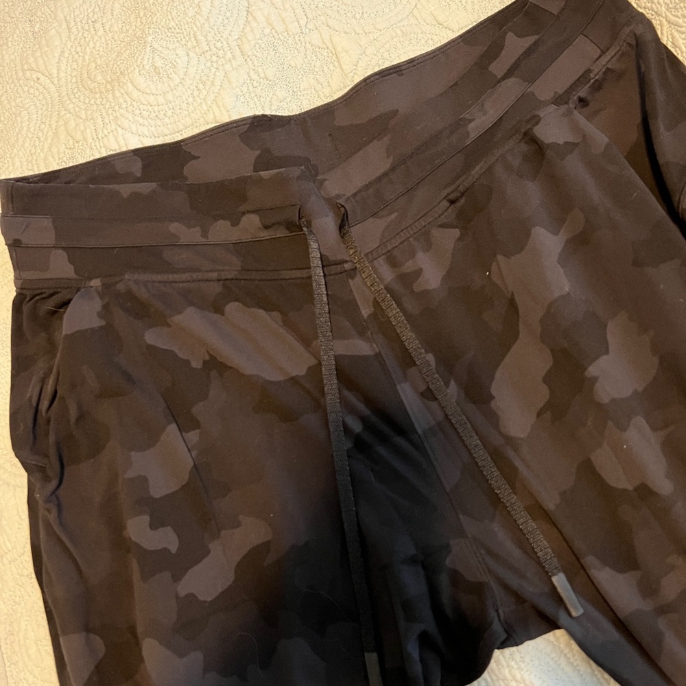Lululemon black camo joggers